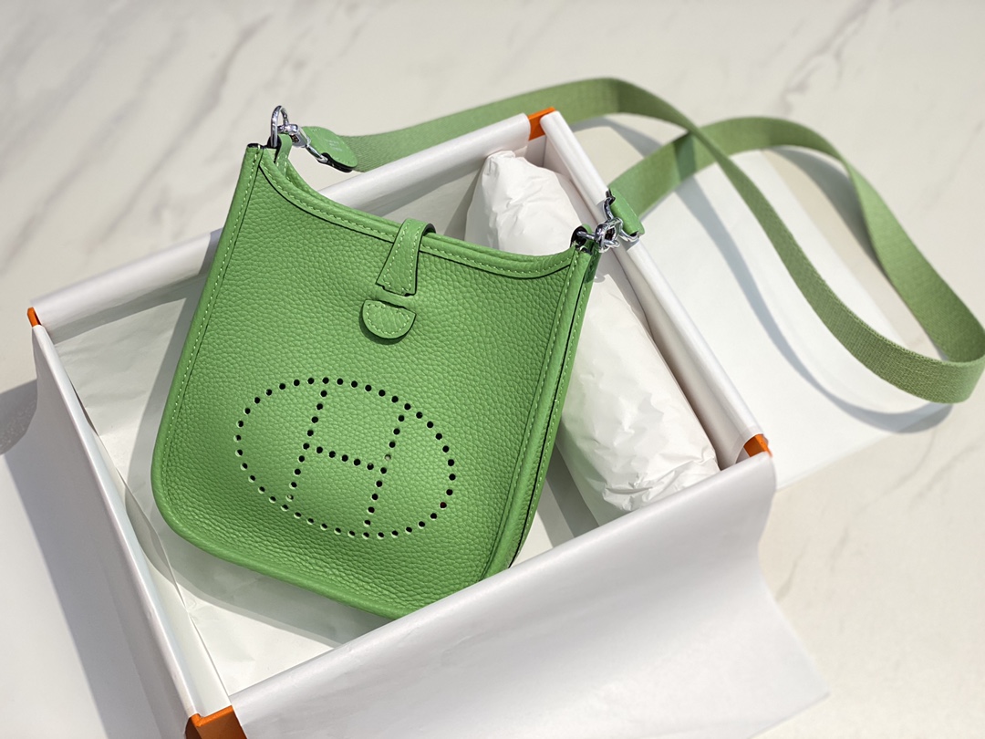 Hermes Evelyne 16 Amazone TPM Shoulder Bag In Green Kiwi Clemence Leather